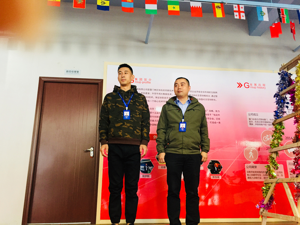 1512782654652681.jpg 出场老杨梓隽合影.jpg